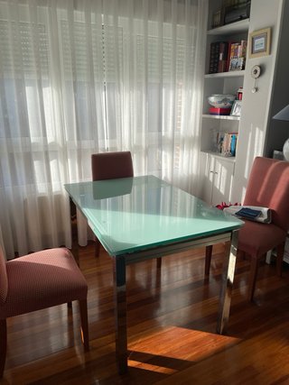 Mesa de comedor cristal y metal de 1,20 por 0,80