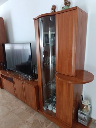 Mueble de comedor madera y cristal. Mueble bar