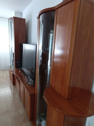 Mueble de comedor madera y cristal. Mueble bar
