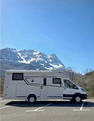 Alquiler Benimar 463 UP