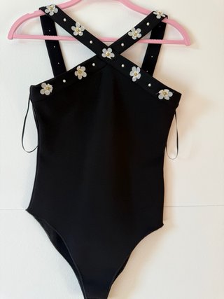 Top flores Zara negro