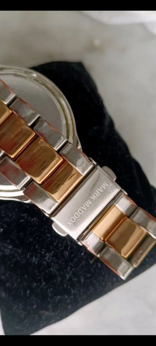 Reloj Mark Maddox Dorado y Plateado