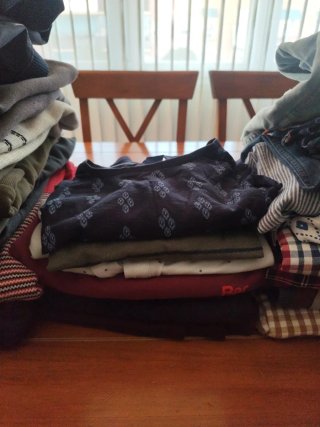 Ropa hombre: 8 Camis, 6 Sudaderas, 2 Abrigos 25€