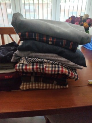 Ropa hombre: 8 Camis, 6 Sudaderas, 2 Abrigos 25€