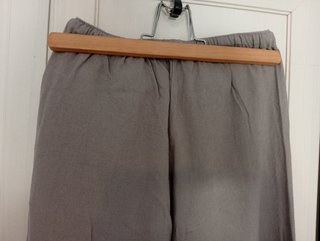 Pantalones grises con cordón