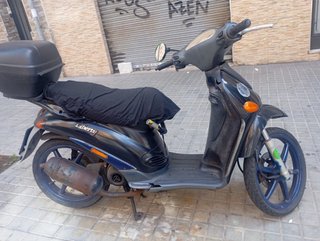 Moto Scooter Negra Automática