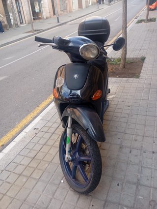 Moto Scooter Negra Automática
