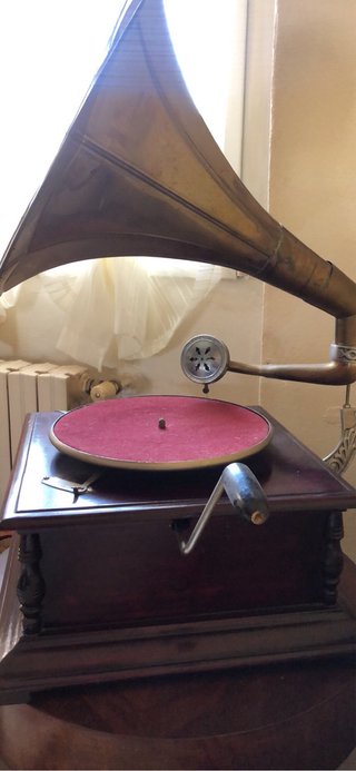 Grammofono a tromba riproduzione + dischi
