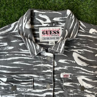 Chaqueta Guess Estampado Cebra Gris y Blanco