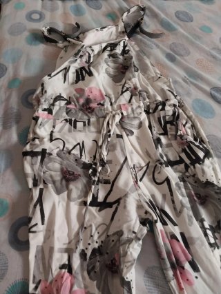 Mono estampado flores y letras