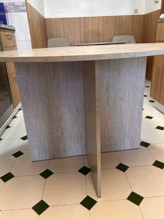 Mesa de comedor Ø110 color travertino (de Jysk)