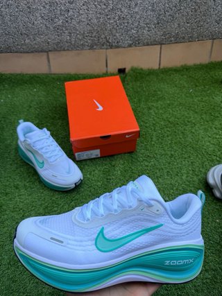 Nike Vomero Plus Running Talla 40 Verde/Blanco