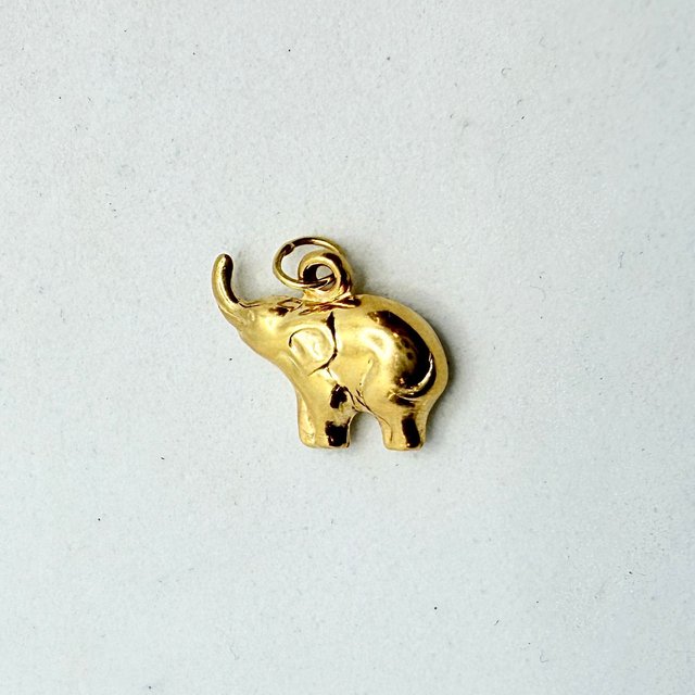 Colgante Elefante de oro de 18k, 1.49 g.