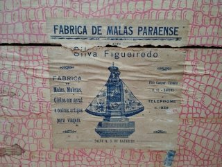 Baúl de viaje antiguo madera y metal