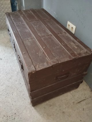 Baúl de viaje antiguo madera y metal