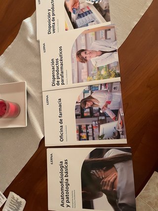 Libros Farmacia y Parafarmacia ILERNA 1º Año