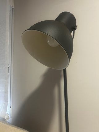 Lámpara de pie Hetkar Ikea Negra