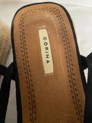 Sandalias cuña negras y beige
