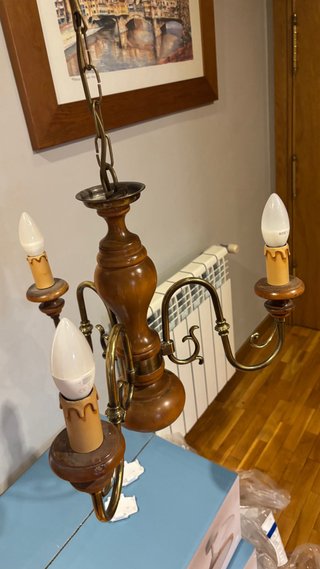 Lámpara de techo madera y bronce 3 brazos