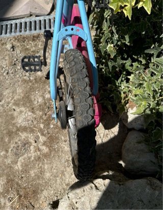 Bicicleta infantil azul y rosa