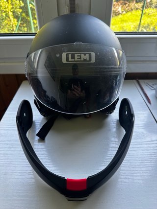 Casco LEM negro con visera