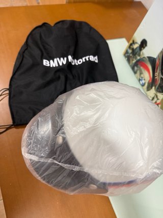 Casco BMW Blanco con Diseño Tricolor