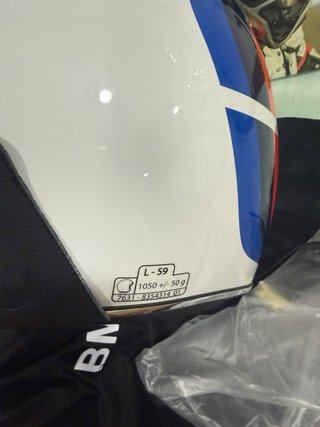 Casco BMW Blanco con Diseño Tricolor