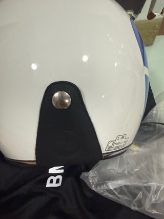 Casco BMW Blanco con Diseño Tricolor