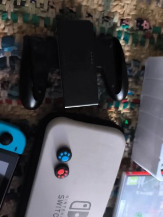 Lote Nintendo Switch Azul/Rojo con juegos y mando