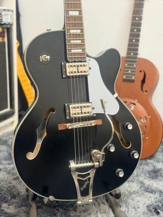 Guitarra Epiphone Swingster Negra