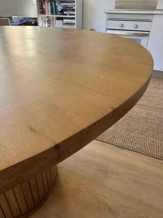 Mesa redonda de madera