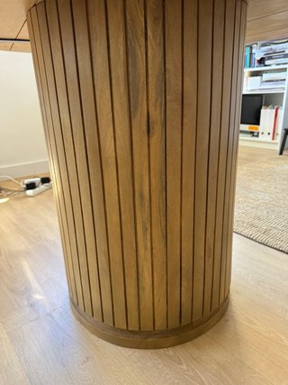 Mesa redonda de madera