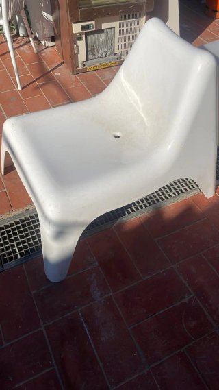 Sillas de piscina blancas de plástico