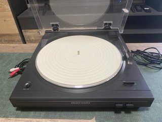 Plato giradischi Marantz TT5005