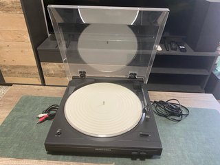 Plato giradischi Marantz TT5005