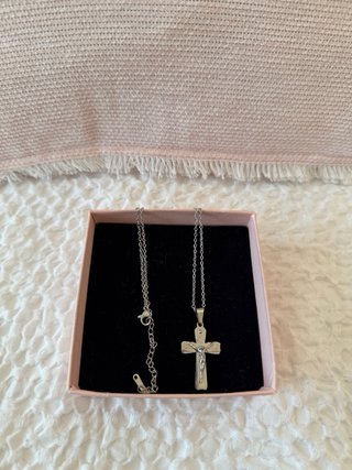 Collar Cruz color plata