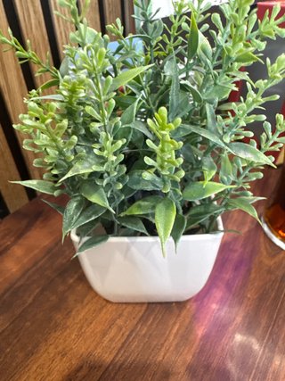 Planta artificial mini en maceta blanca