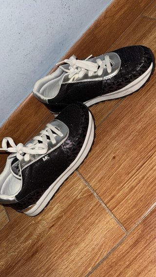 Zapatillas Michael Kors Negras y Plateadas