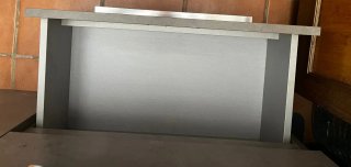 Mueble de baño con lavabo y grifo