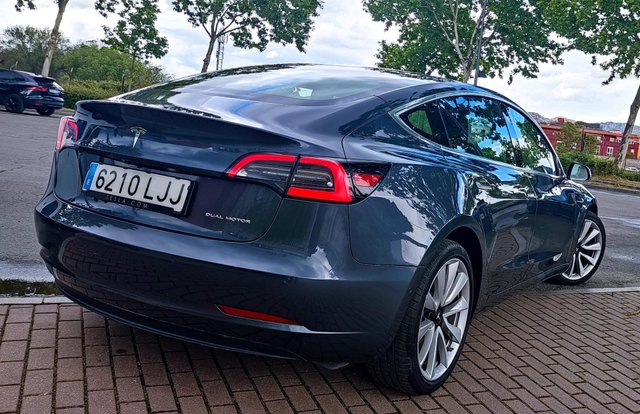Tesla Model 3 GRAN AUTONOMIA - PRECIO NEGOCIABLE