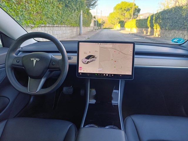 Tesla Model 3 GRAN AUTONOMIA - PRECIO NEGOCIABLE