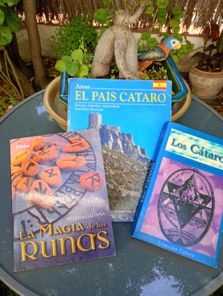 Los Cataros,País Cataro, Magia de Runas (3 libros