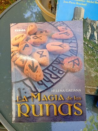Los Cataros,País Cataro, Magia de Runas (3 libros