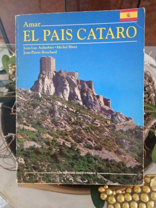Los Cataros,País Cataro, Magia de Runas (3 libros