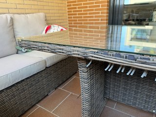 Tavolo da giardino in rattan e vetro