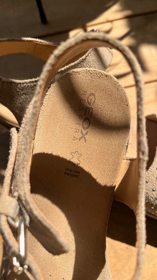 Sandalias Geox Plataforma Beige con Brillantes