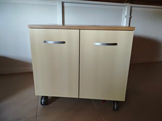 3 piezas. Cómoda, mesilla y dos puertas, sin envío