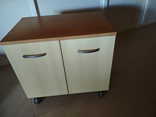 3 piezas. Cómoda, mesilla y dos puertas, sin envío