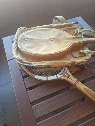 Paletero y raqueta tenis vintage cuero