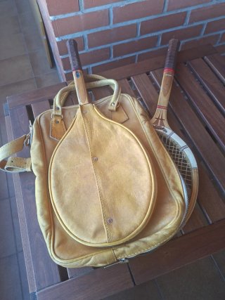Paletero y raqueta tenis vintage cuero